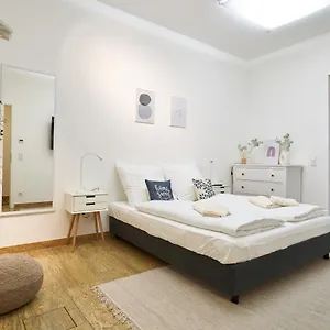Global Living - Design I Center I Balcony I Smart-tv I Kitchen I Drezno